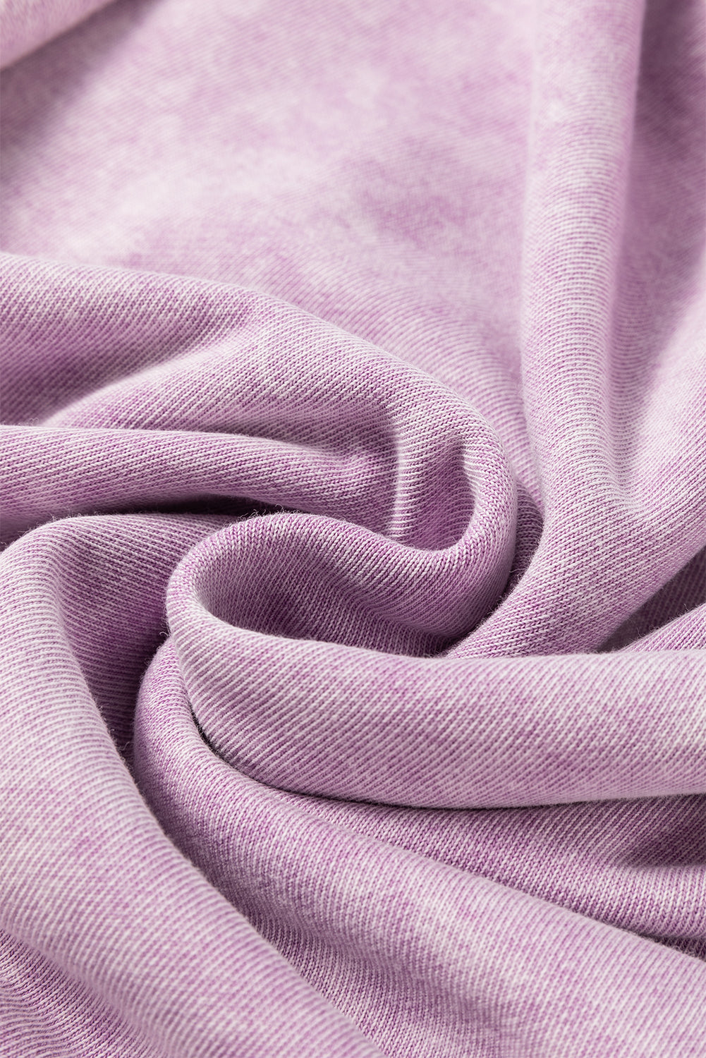 تي شيرت كبير الحجم بكتف منسدل وخياطة مكشوفة من بتلات الأوركيد المعدنية