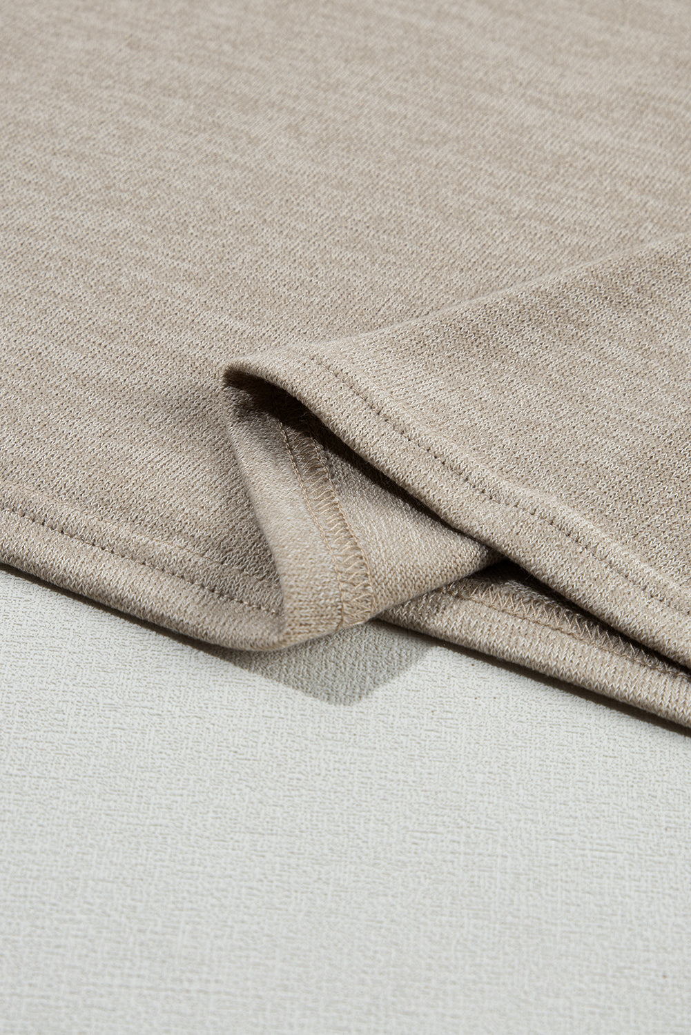 تي شيرت كاجوال بأكمام خفاش وتفاصيل أزرار باللون الرمادي الدخاني