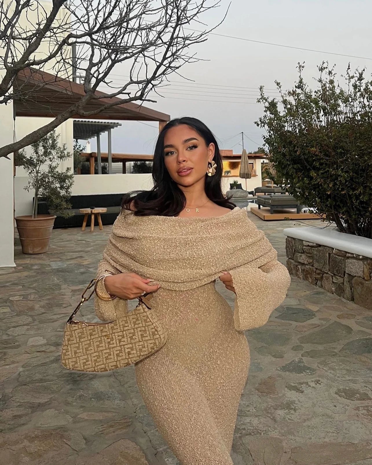 أناقة الصيف: فستان ماكسي شفاف محبوك بأكمام طويلة للنساء