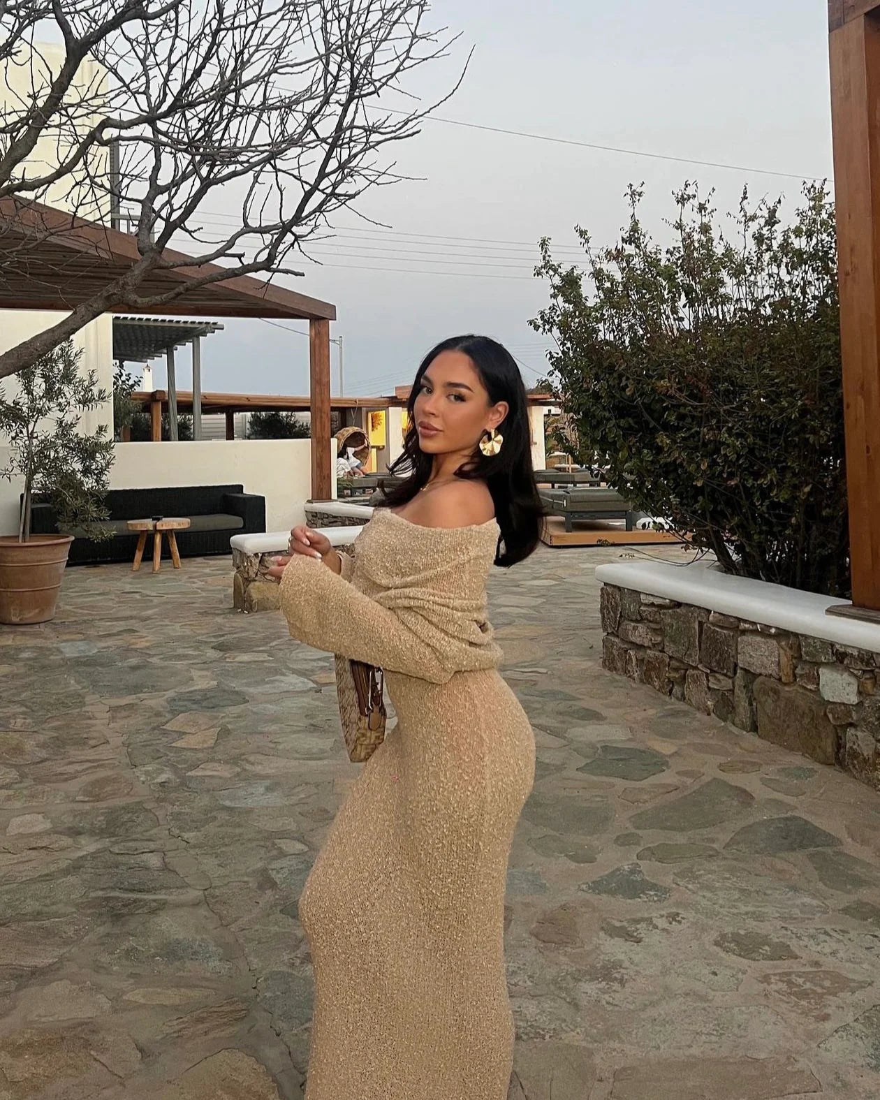 أناقة الصيف: فستان ماكسي شفاف محبوك بأكمام طويلة للنساء