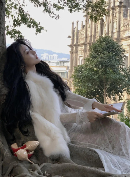 فستان ماكسي أنيق عتيق من الدانتيل بأكمام طويلة