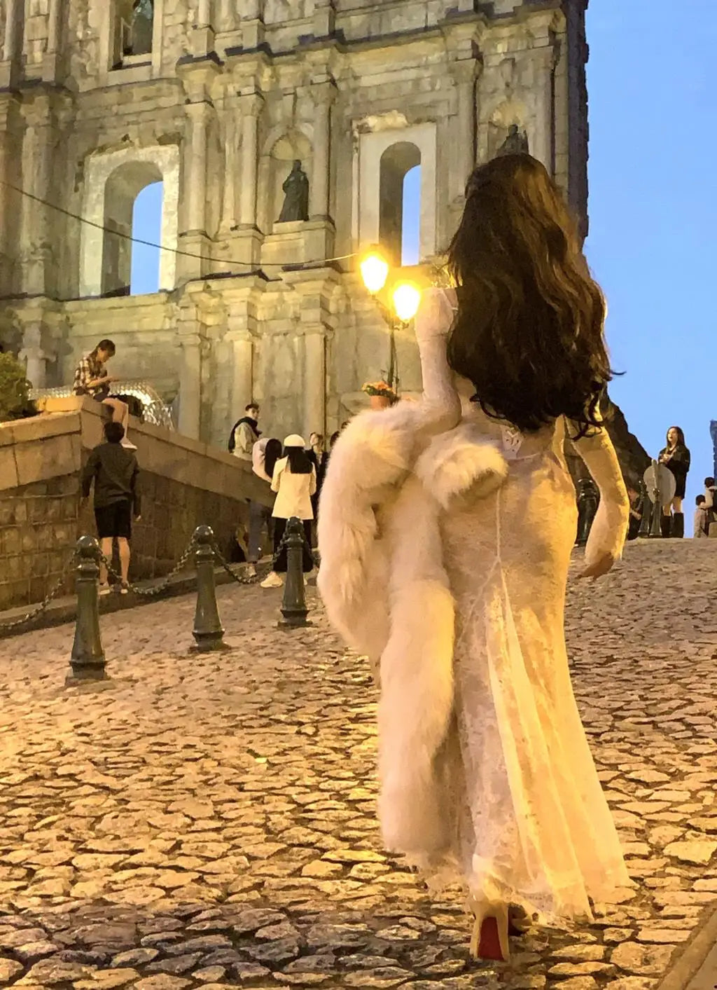 فستان ماكسي أنيق عتيق من الدانتيل بأكمام طويلة