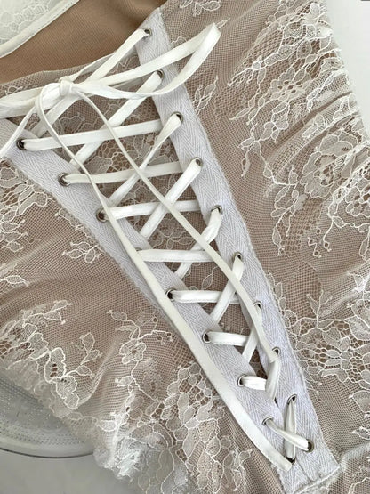 فستان ماكسي أنيق عتيق من الدانتيل بأكمام طويلة