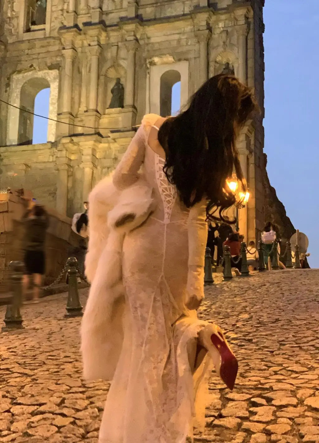 فستان ماكسي أنيق عتيق من الدانتيل بأكمام طويلة