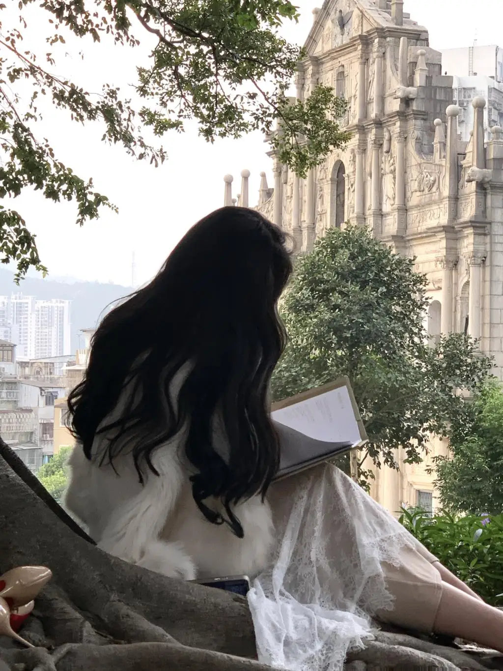 فستان ماكسي أنيق عتيق من الدانتيل بأكمام طويلة