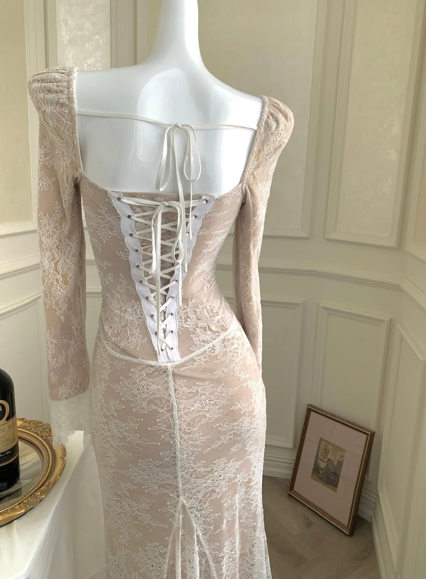 فستان ماكسي أنيق عتيق من الدانتيل بأكمام طويلة