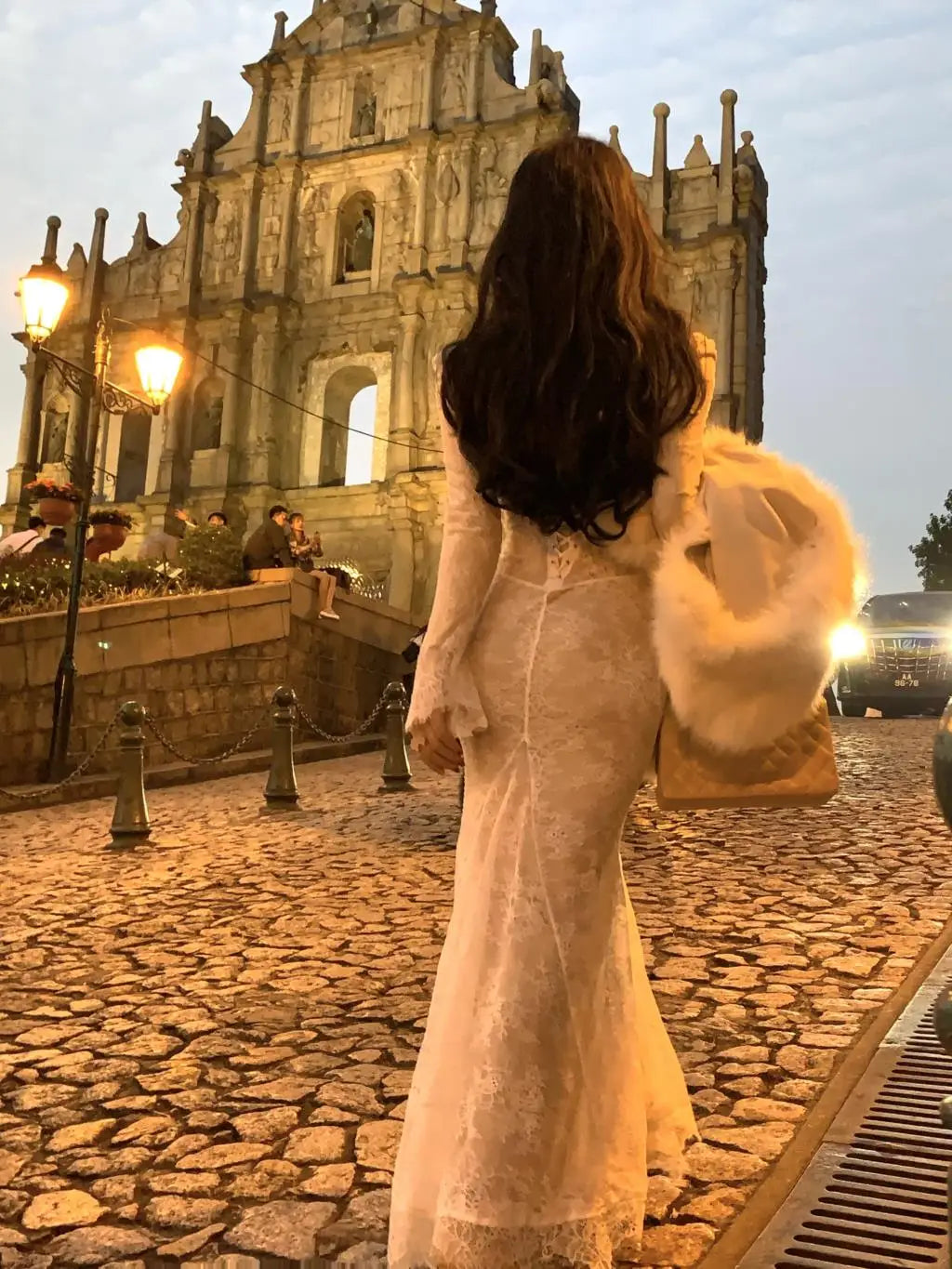 فستان ماكسي أنيق عتيق من الدانتيل بأكمام طويلة