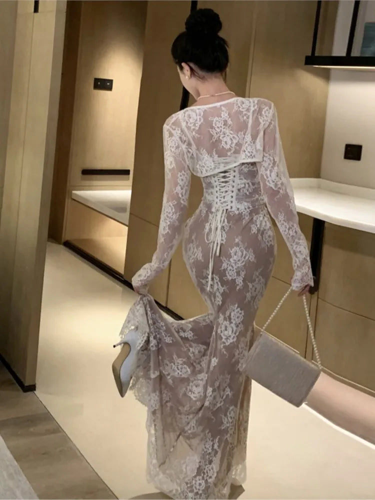 فستان ماكسي أنيق عتيق من الدانتيل بأكمام طويلة